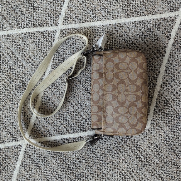 Coach crossbody purse - Picture 4 of 5